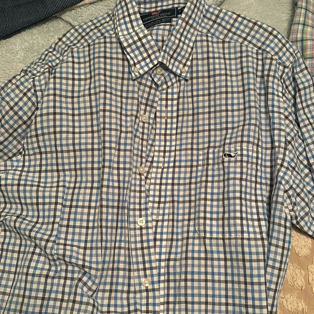 Vineyard Vines Men’s large button down shirt